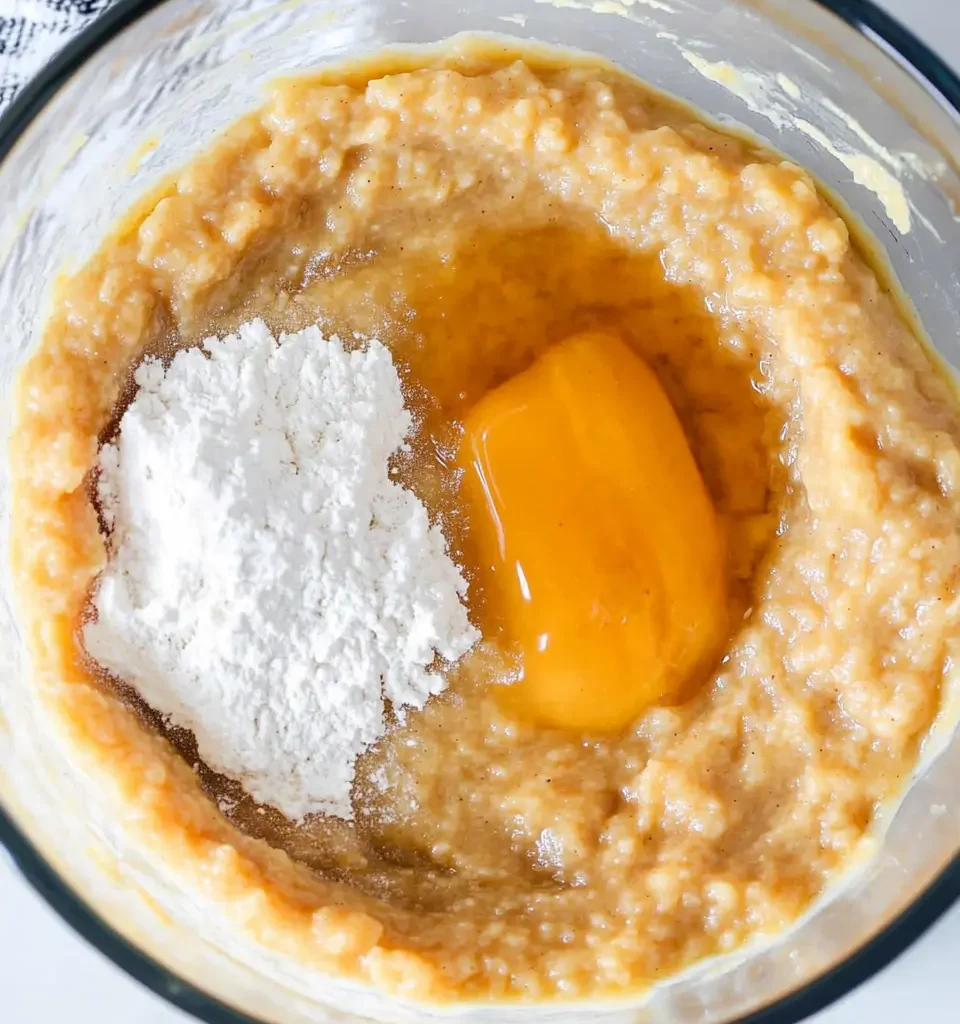 Easy & Delicious Banana Bread Recipe with Cake Mix 13 A bowl of fully mixed banana bread batter, smooth and creamy with a rich golden color.